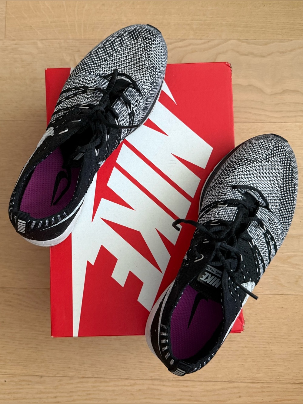Nike Flyknit Black & White Oreo Running Shoes Magenta Insole EU38.5 US8W
